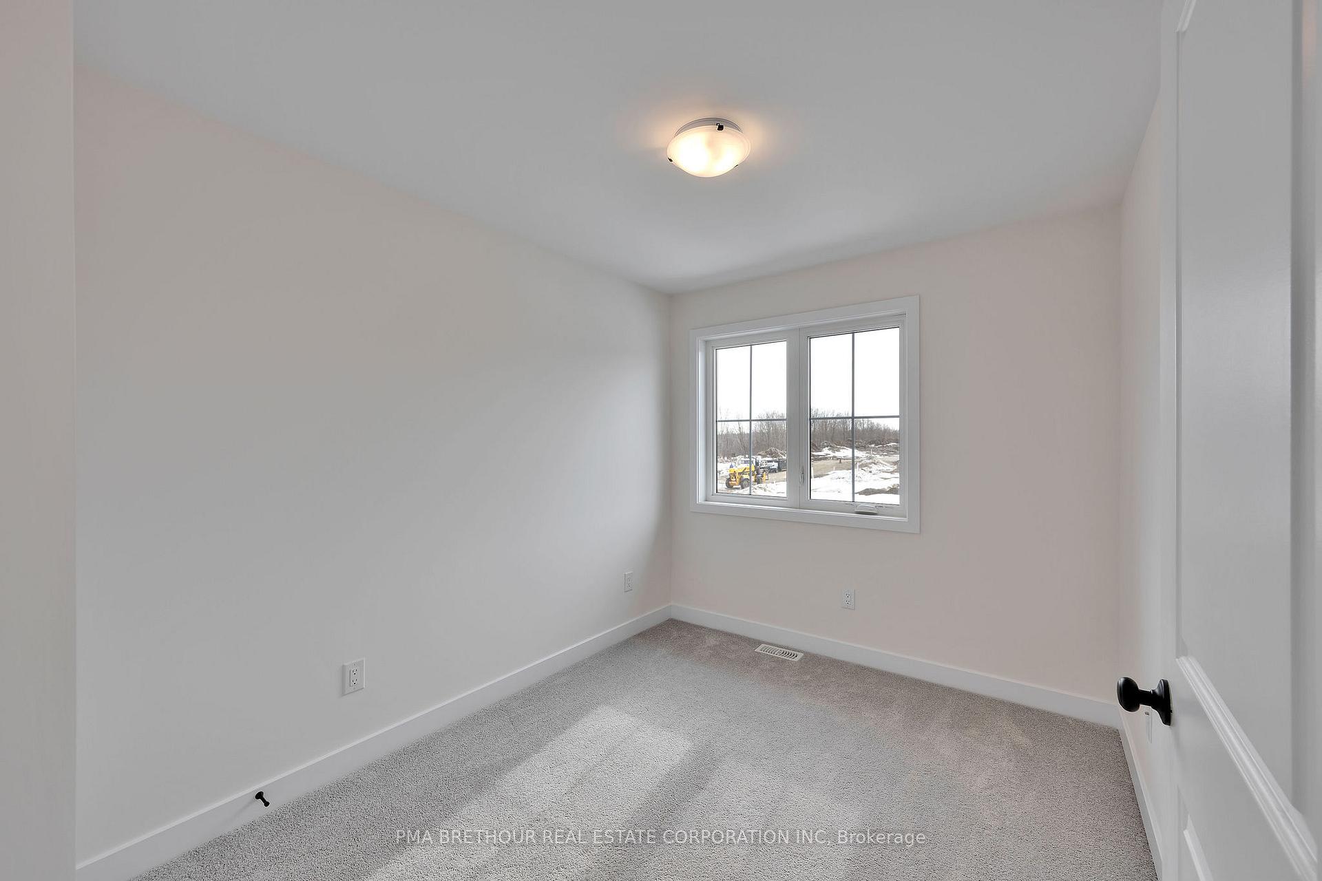 Photo 13 of 93 Staples Boulevard, Smiths Falls — HOMEH