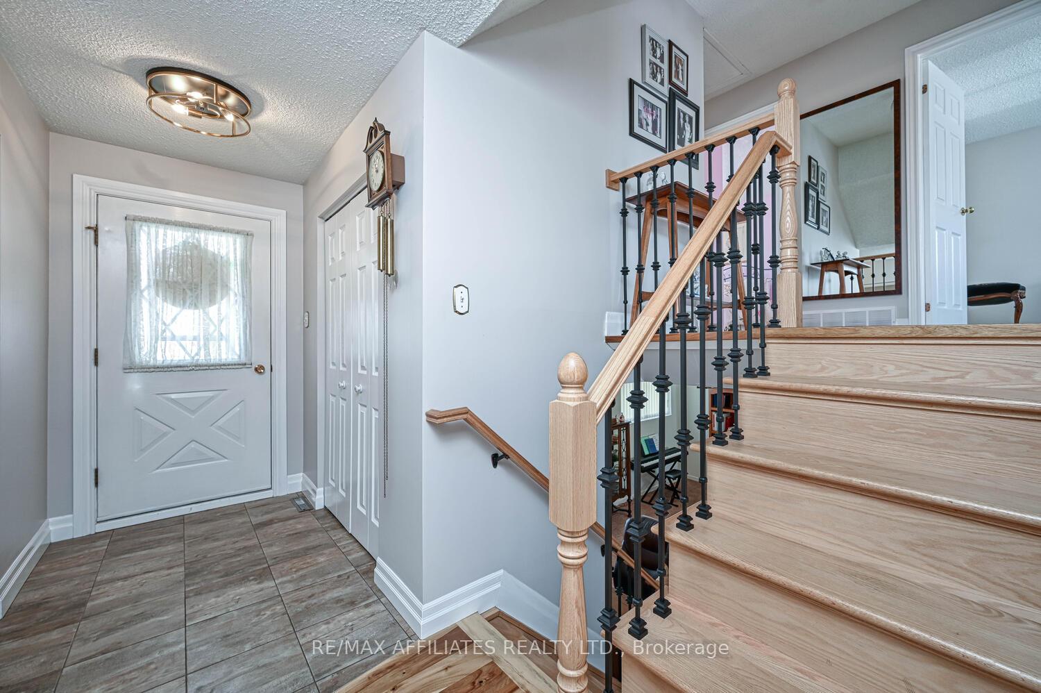 Photo 3 of 61 Colonel By Crescent, Smiths Falls — HOMEH