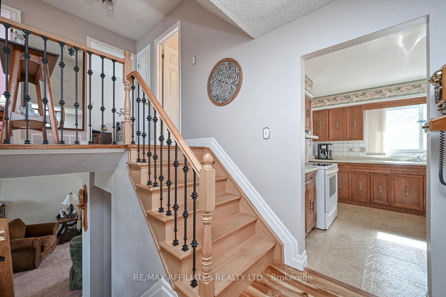 Photo 4 of 61 Colonel By Crescent, Smiths Falls — HOMEH