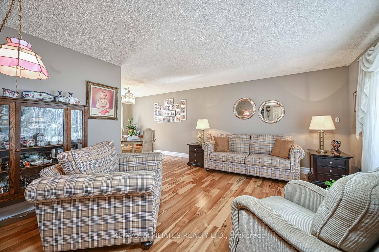 Photo 5 of 61 Colonel By Crescent, Smiths Falls — HOMEH