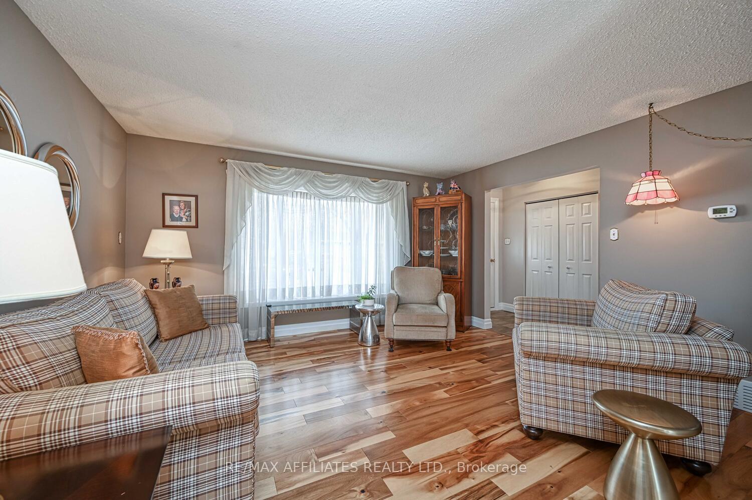 Photo 7 of 61 Colonel By Crescent, Smiths Falls — HOMEH