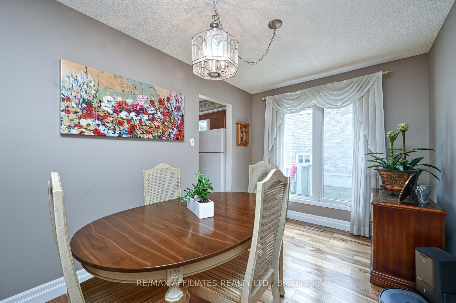 Photo 10 of 61 Colonel By Crescent, Smiths Falls — HOMEH