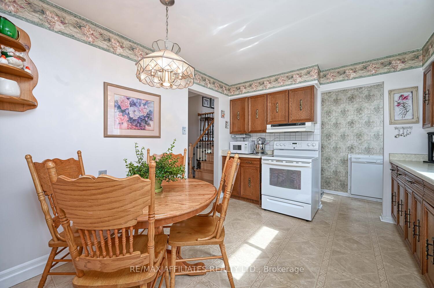 Photo 12 of 61 Colonel By Crescent, Smiths Falls — HOMEH