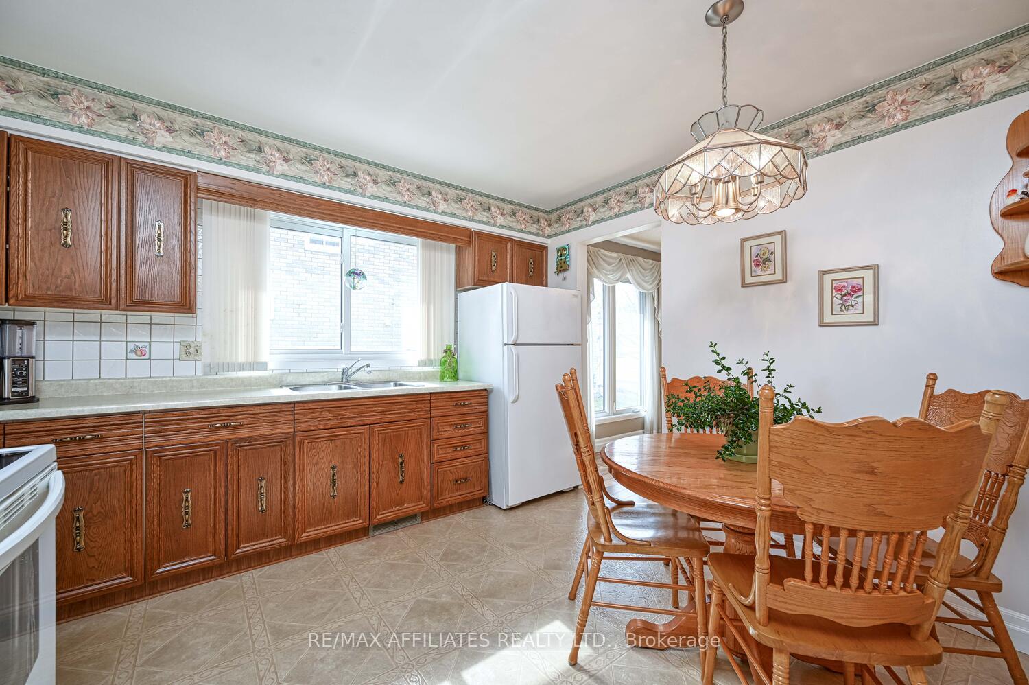 Photo 14 of 61 Colonel By Crescent, Smiths Falls — HOMEH