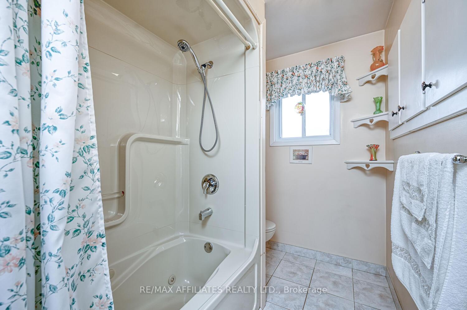 Photo 18 of 61 Colonel By Crescent, Smiths Falls — HOMEH