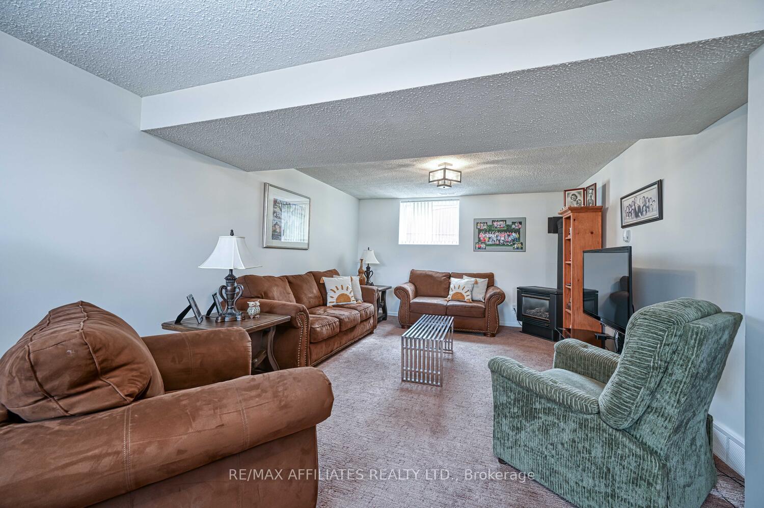 Photo 24 of 61 Colonel By Crescent, Smiths Falls — HOMEH