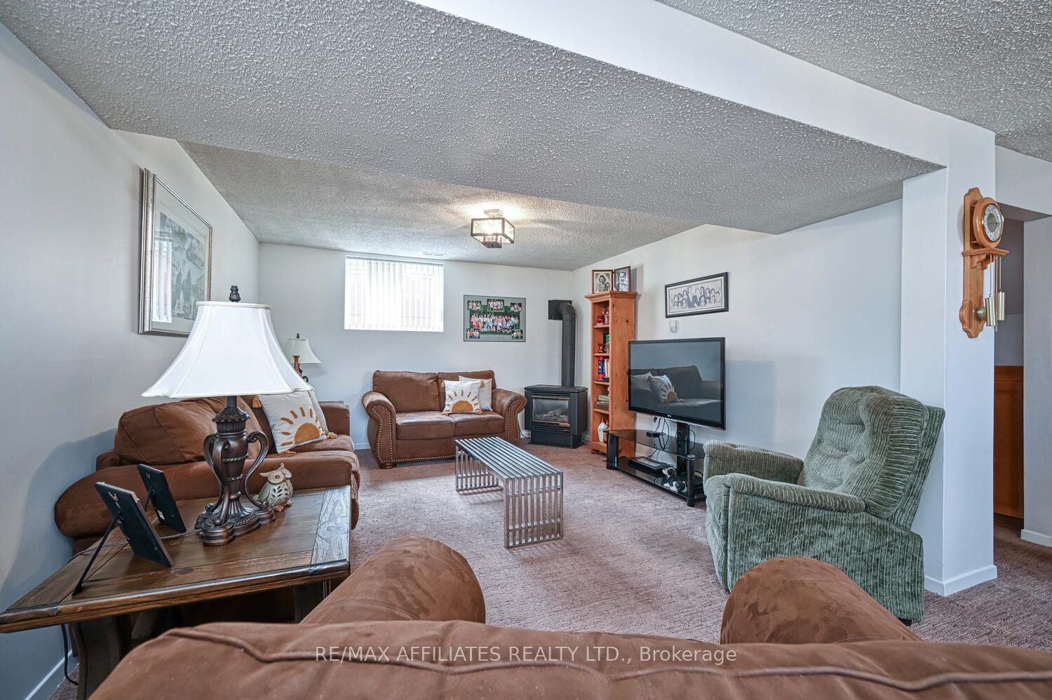 Photo 25 of 61 Colonel By Crescent, Smiths Falls — HOMEH