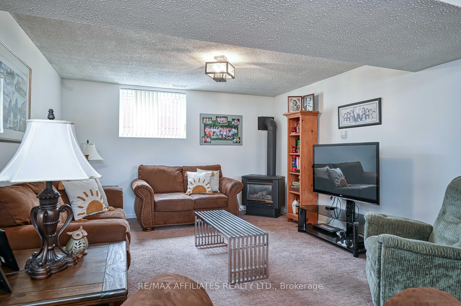 Photo 26 of 61 Colonel By Crescent, Smiths Falls — HOMEH