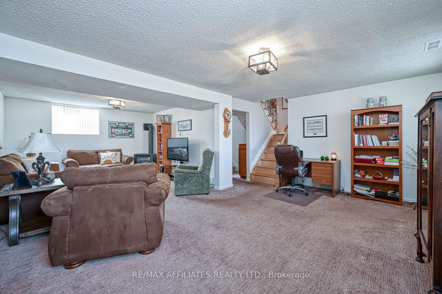 Photo 28 of 61 Colonel By Crescent, Smiths Falls — HOMEH