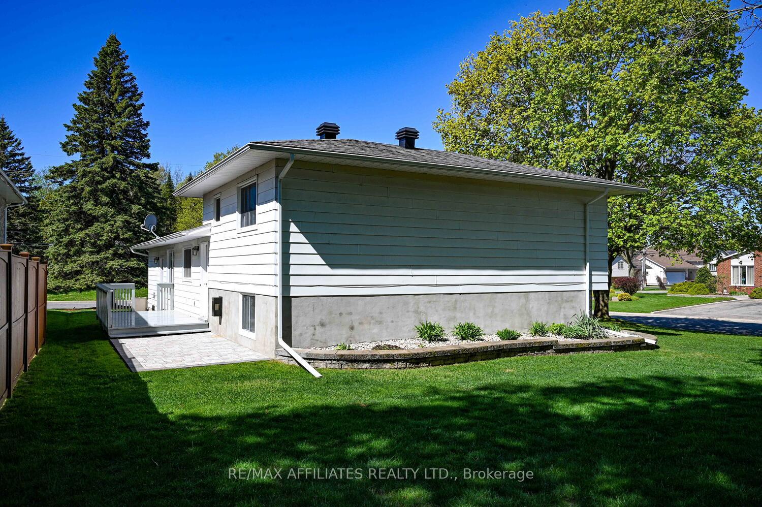 Photo 35 of 61 Colonel By Crescent, Smiths Falls — HOMEH
