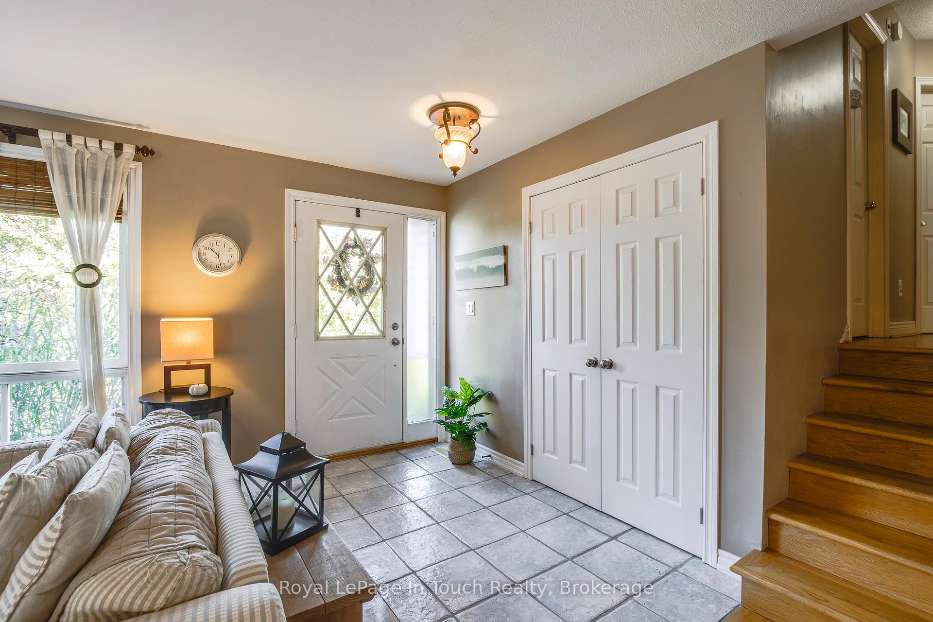 Photo 4 of 1023 Flos 4 Road W, Springwater, Rural Springwater — HOMEH