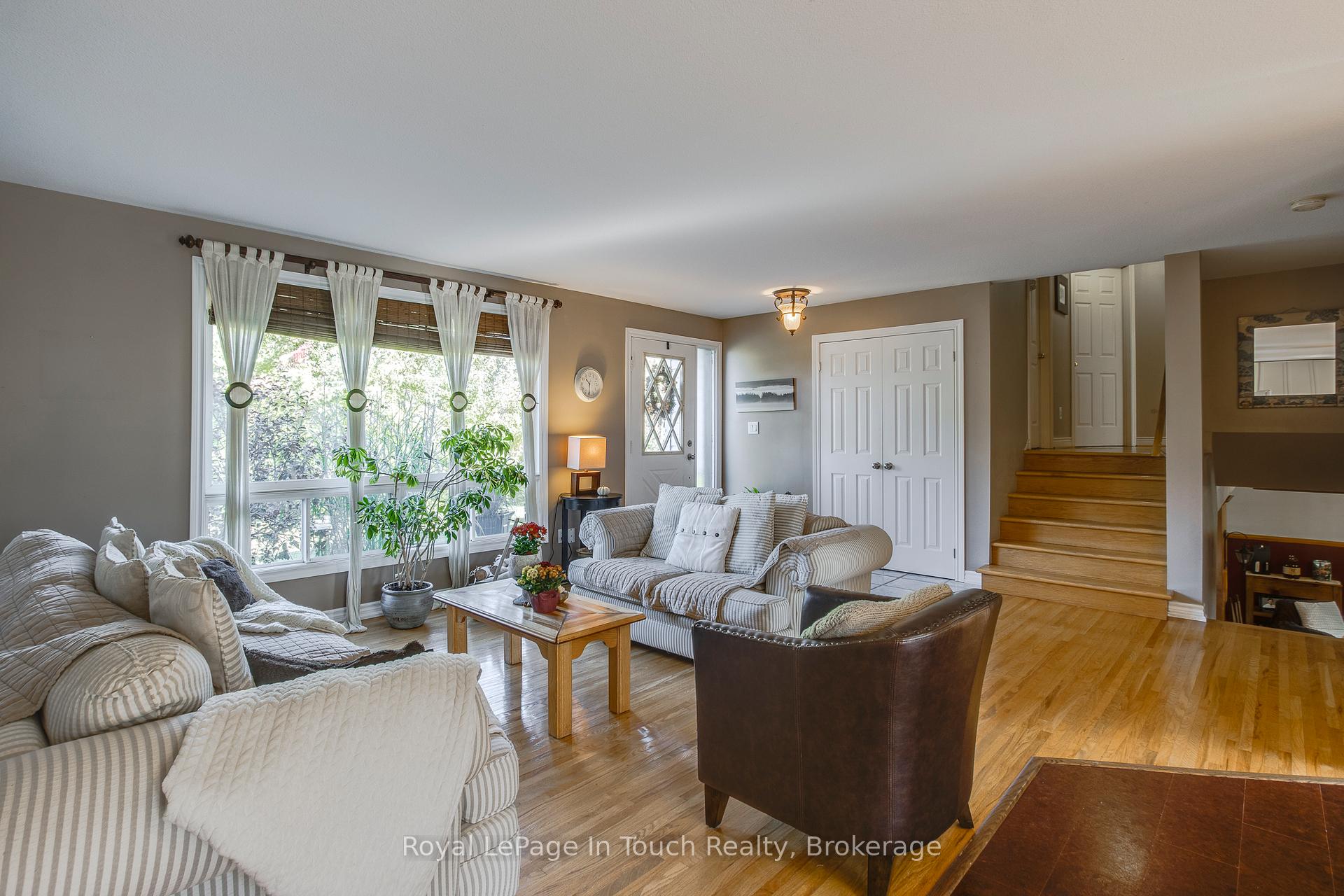 Photo 5 of 1023 Flos 4 Road W, Springwater, Rural Springwater — HOMEH