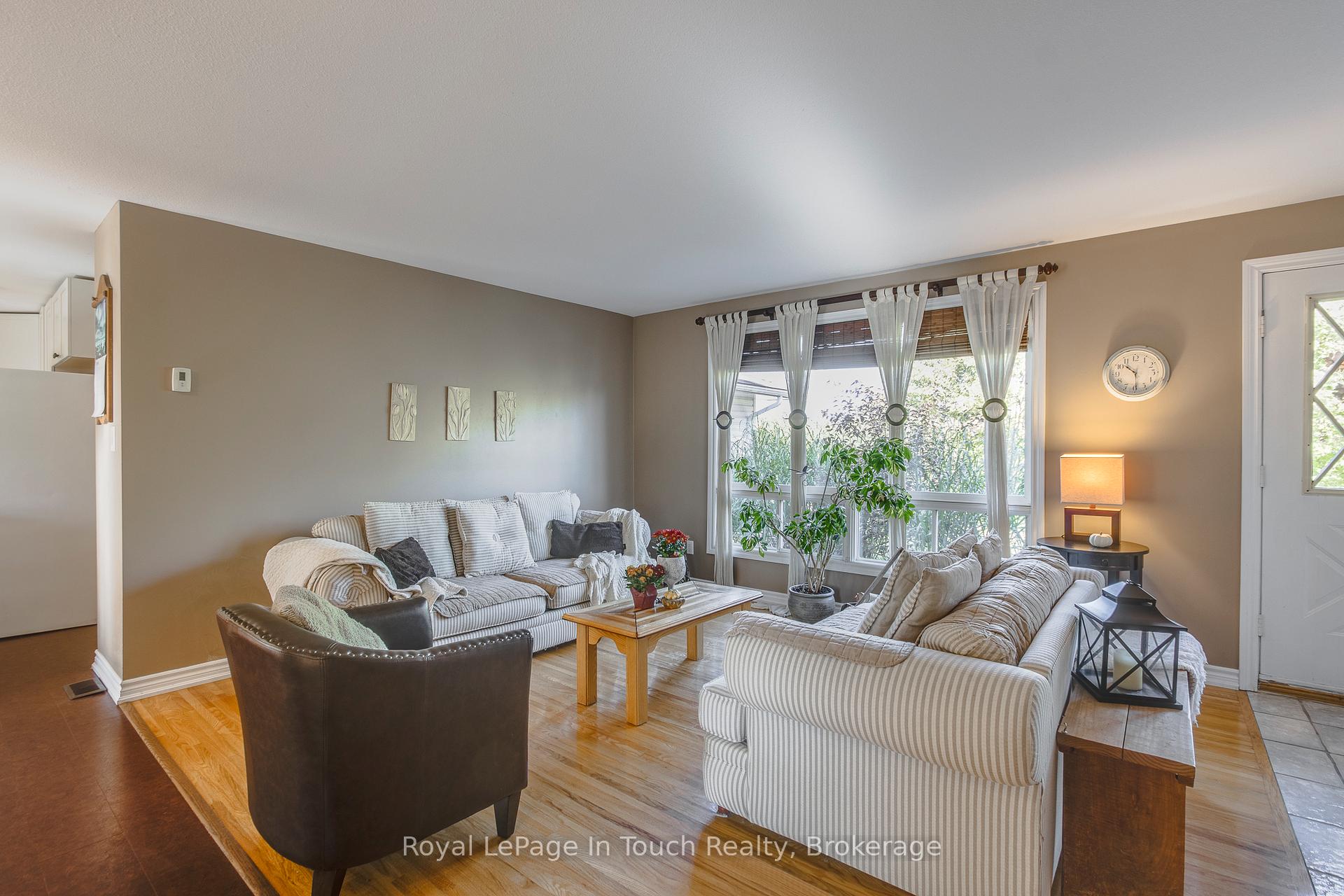 Photo 6 of 1023 Flos 4 Road W, Springwater, Rural Springwater — HOMEH