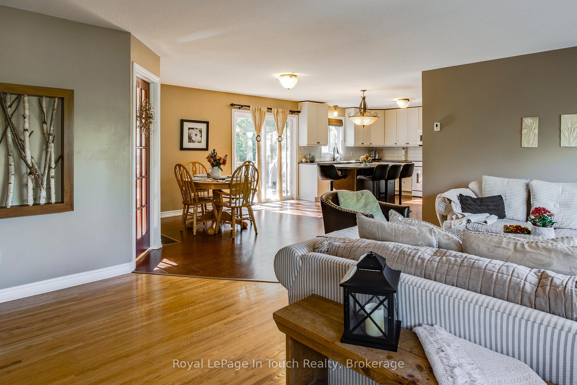 Photo 7 of 1023 Flos 4 Road W, Springwater, Rural Springwater — HOMEH