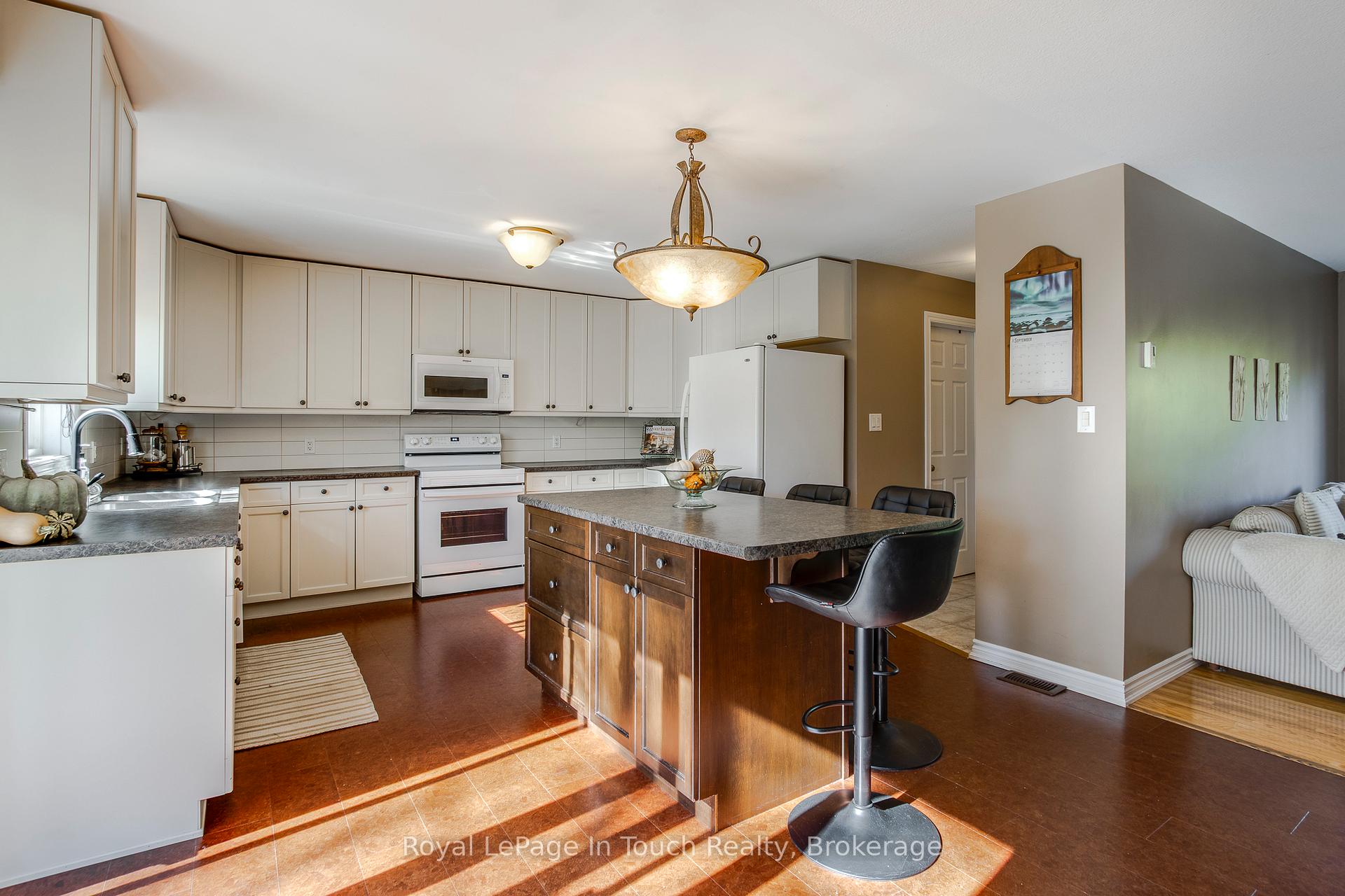 Photo 10 of 1023 Flos 4 Road W, Springwater, Rural Springwater — HOMEH