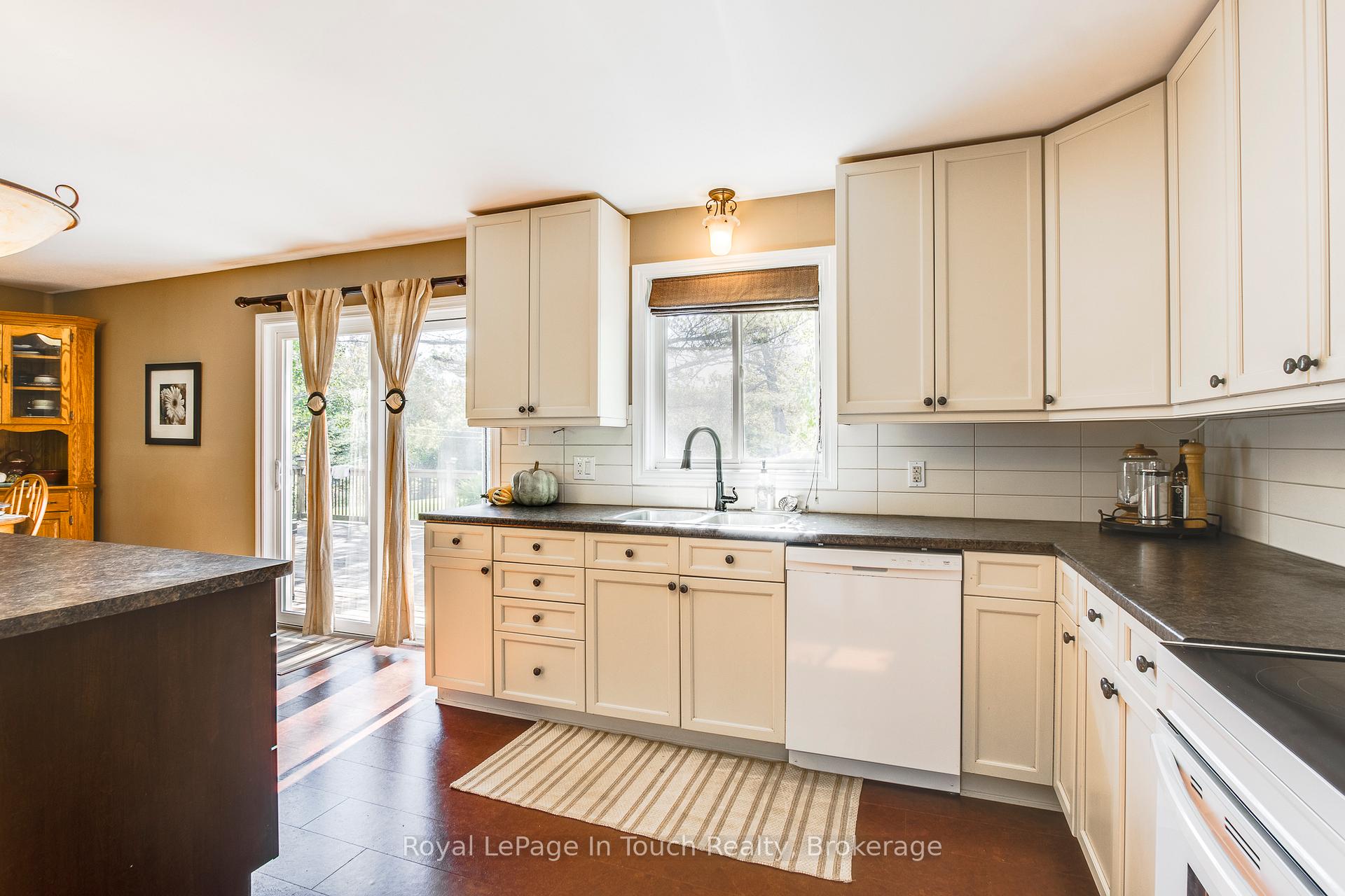 Photo 11 of 1023 Flos 4 Road W, Springwater, Rural Springwater — HOMEH