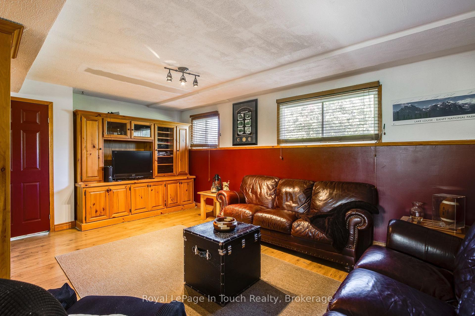 Photo 25 of 1023 Flos 4 Road W, Springwater, Rural Springwater — HOMEH
