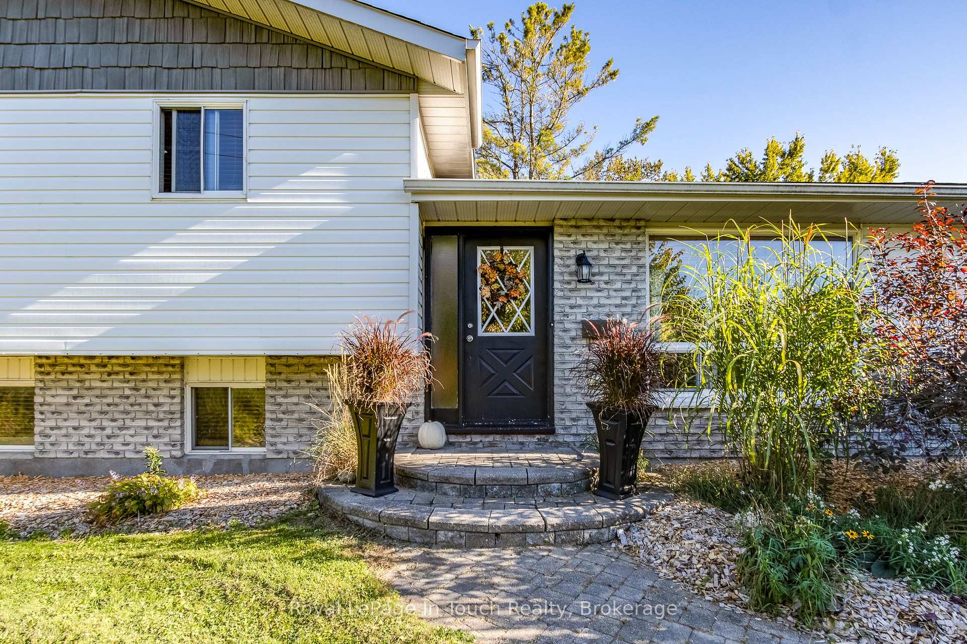 Photo 34 of 1023 Flos 4 Road W, Springwater, Rural Springwater — HOMEH