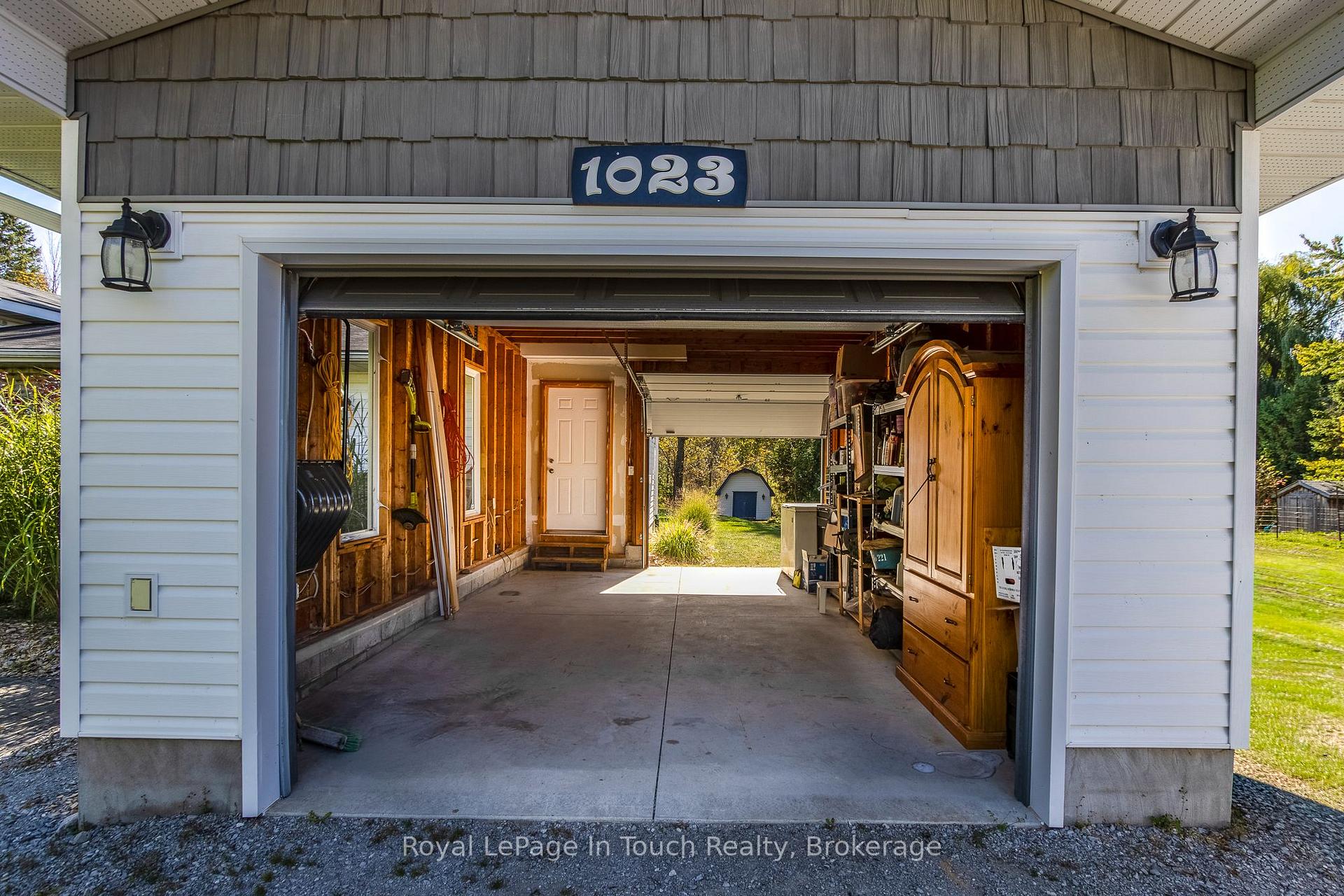 Photo 38 of 1023 Flos 4 Road W, Springwater, Rural Springwater — HOMEH