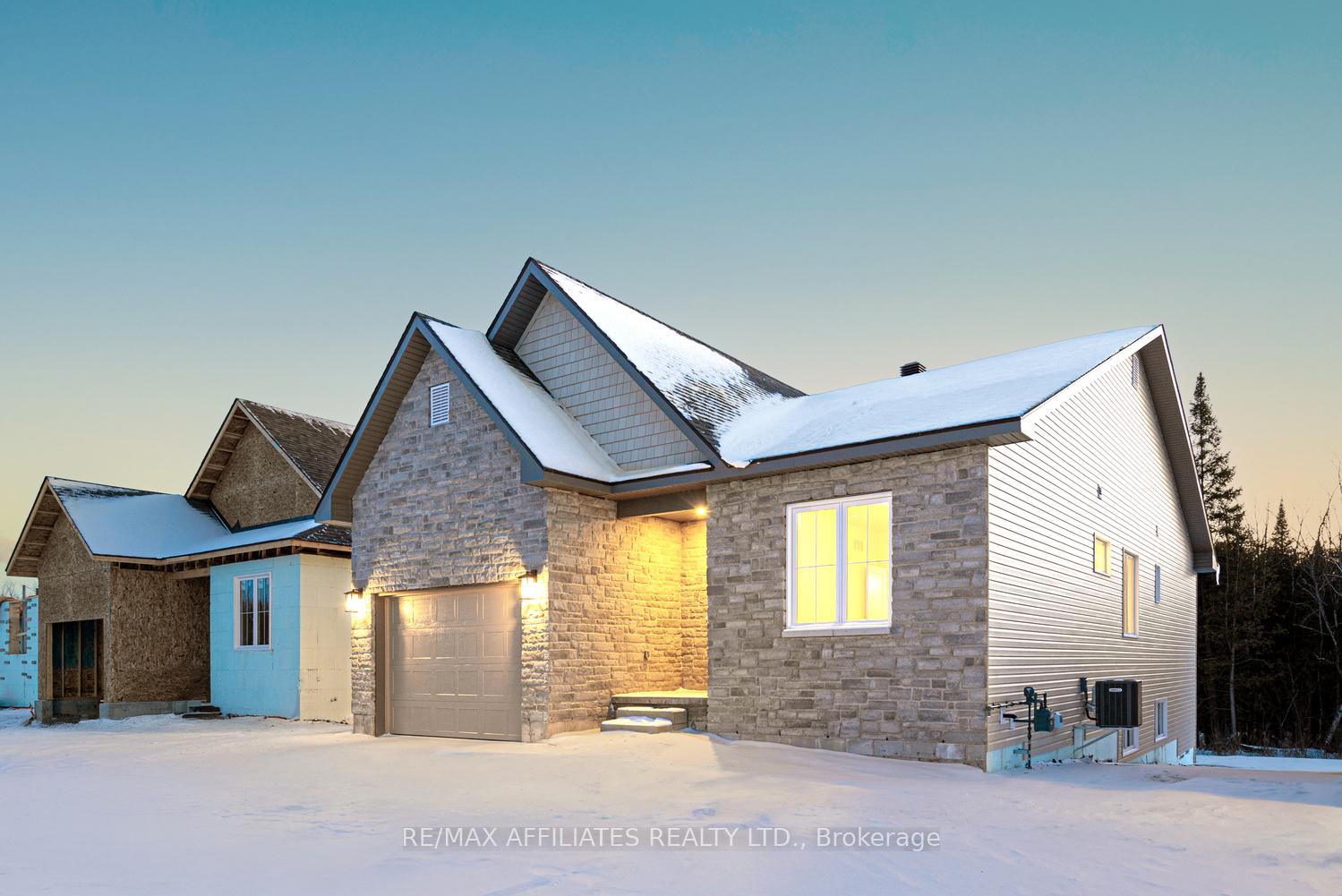 Photo 3 of 95 Rabb Street, Smiths Falls — HOMEH