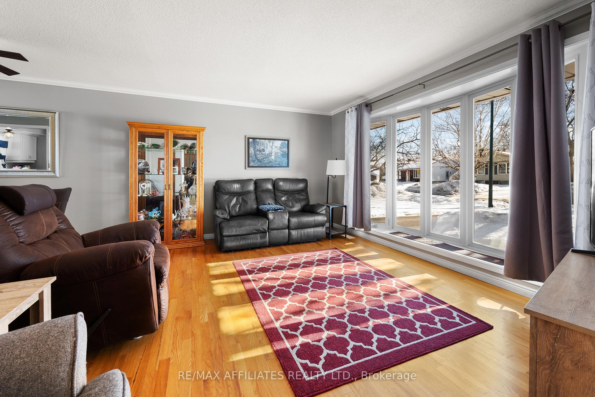 Photo 4 of 26 Bell Avenue, Smiths Falls — HOMEH