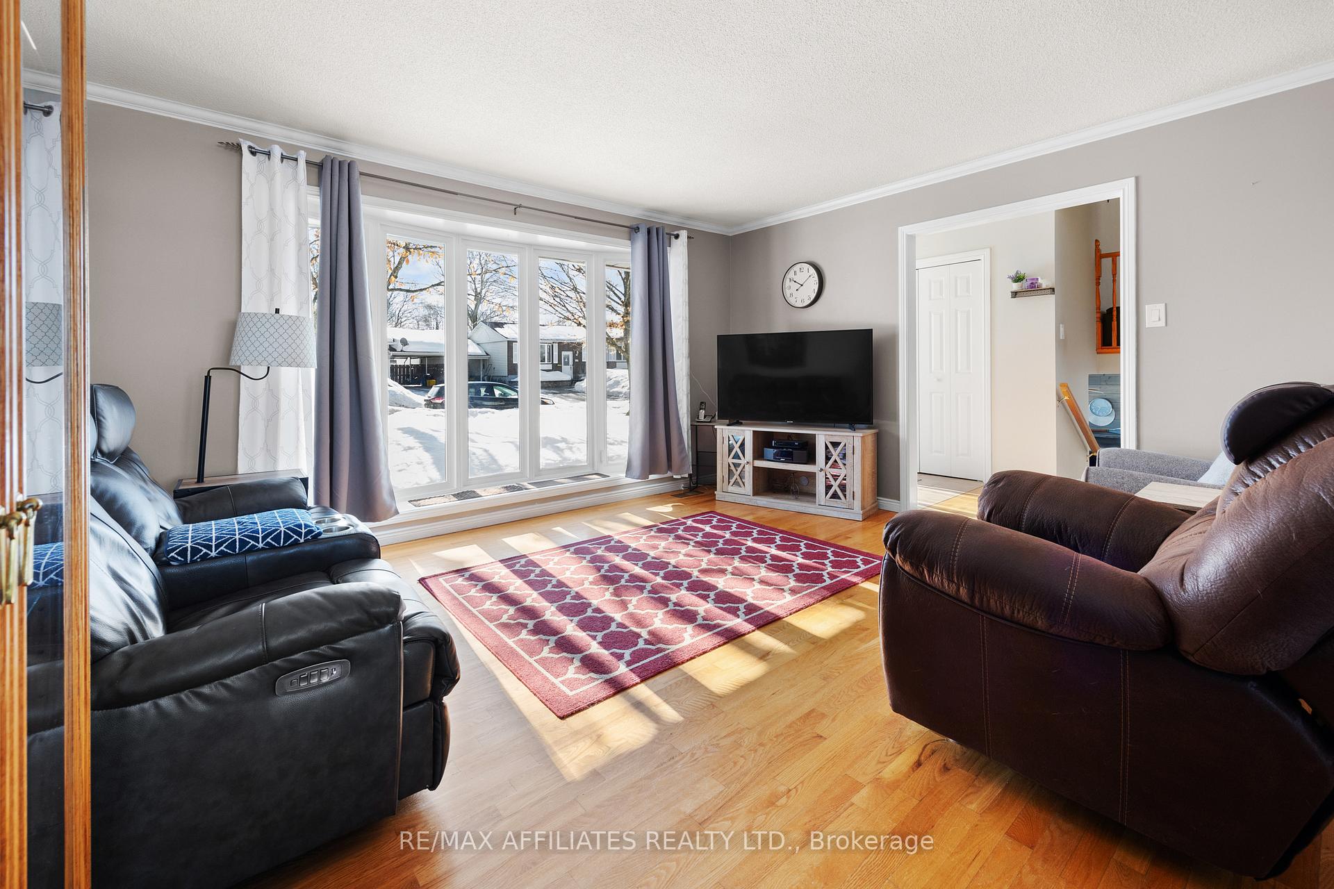 Photo 5 of 26 Bell Avenue, Smiths Falls — HOMEH