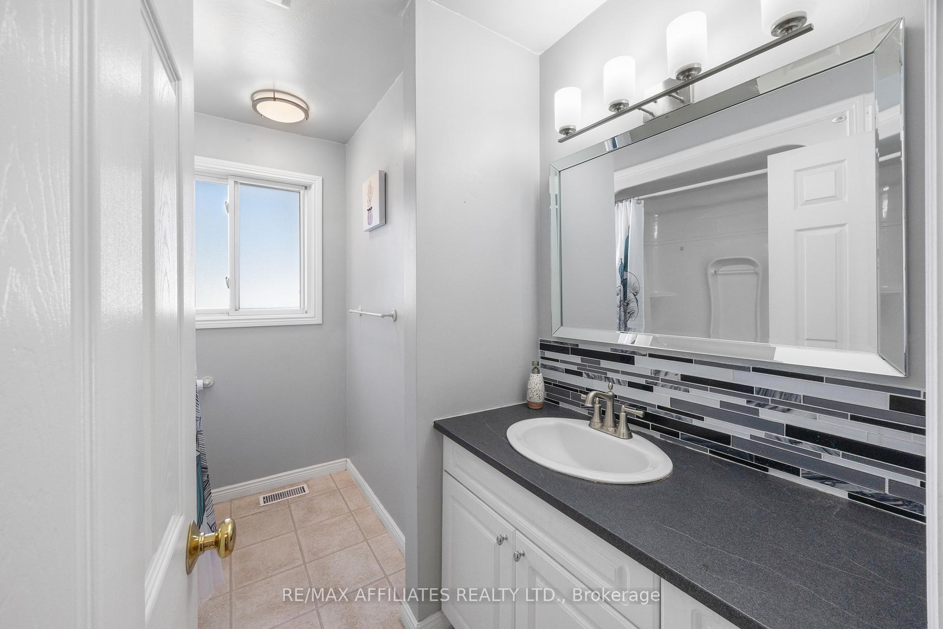 Photo 16 of 26 Bell Avenue, Smiths Falls — HOMEH