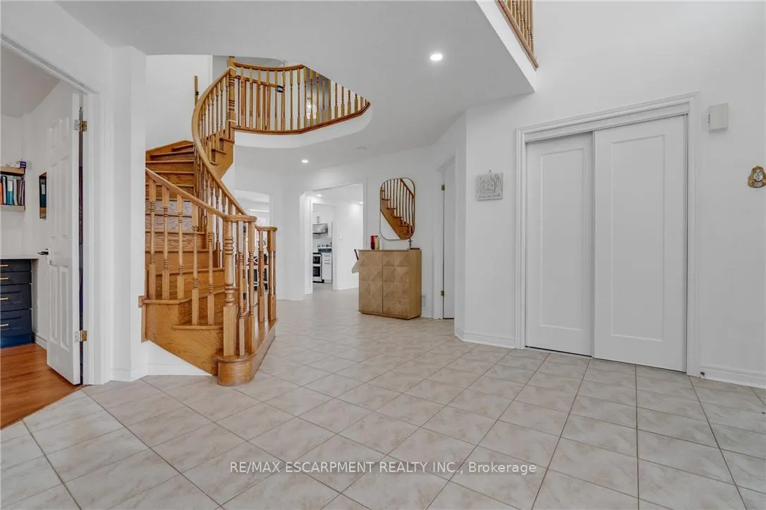 Photo 4 of 191 Hawkswood Trail, Hamilton, Carpenter — HOMEH