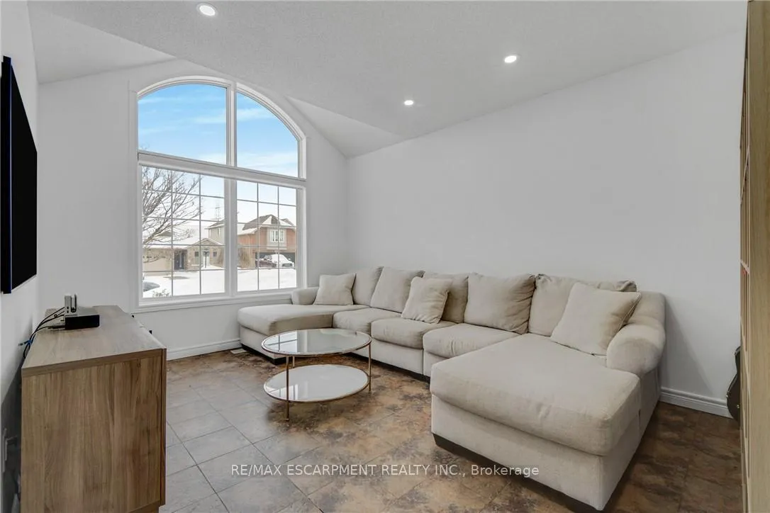 Photo 5 of 191 Hawkswood Trail, Hamilton, Carpenter — HOMEH