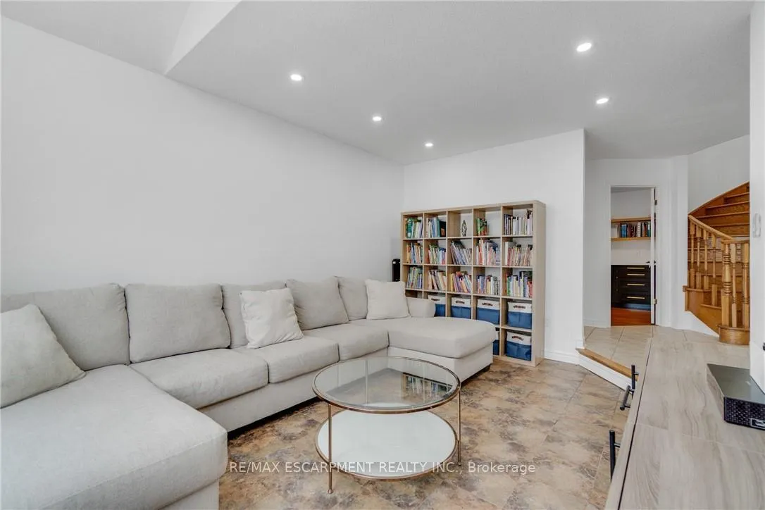 Photo 6 of 191 Hawkswood Trail, Hamilton, Carpenter — HOMEH