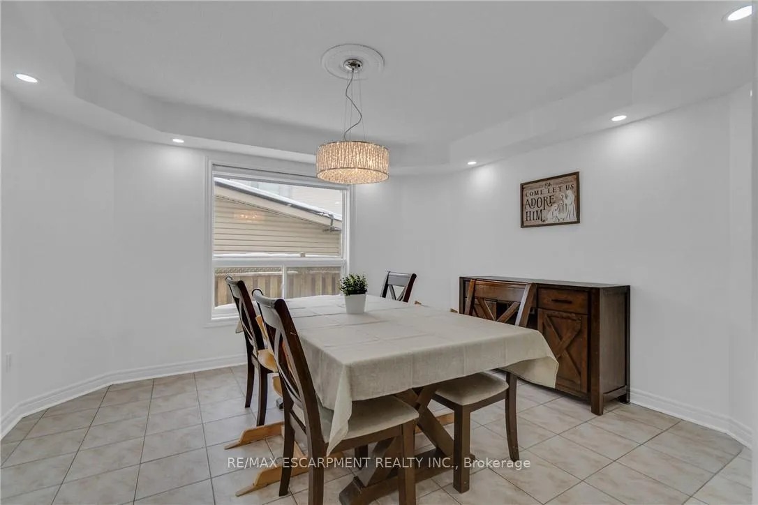 Photo 8 of 191 Hawkswood Trail, Hamilton, Carpenter — HOMEH