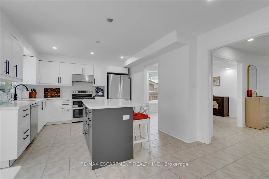 Photo 13 of 191 Hawkswood Trail, Hamilton, Carpenter — HOMEH