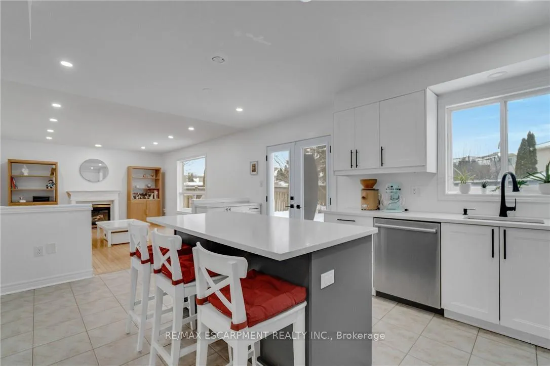 Photo 9 of 191 Hawkswood Trail, Hamilton, Carpenter — HOMEH