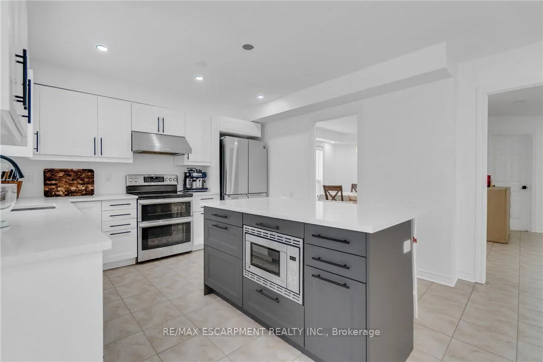 Photo 11 of 191 Hawkswood Trail, Hamilton, Carpenter — HOMEH