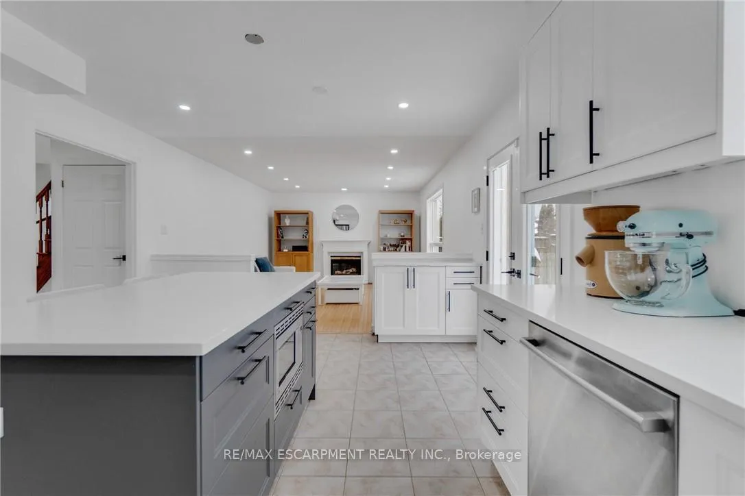 Photo 17 of 191 Hawkswood Trail, Hamilton, Carpenter — HOMEH
