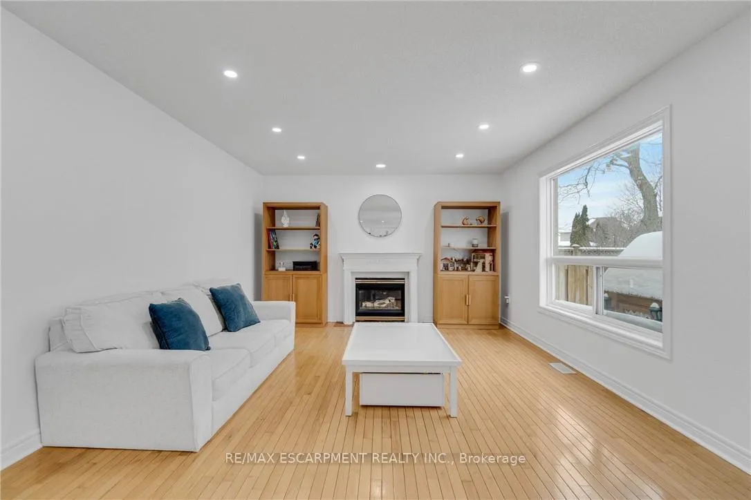 Photo 18 of 191 Hawkswood Trail, Hamilton, Carpenter — HOMEH