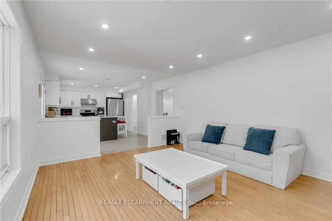 Photo 20 of 191 Hawkswood Trail, Hamilton, Carpenter — HOMEH