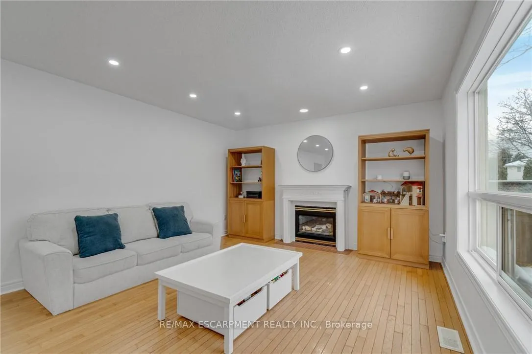 Photo 22 of 191 Hawkswood Trail, Hamilton, Carpenter — HOMEH