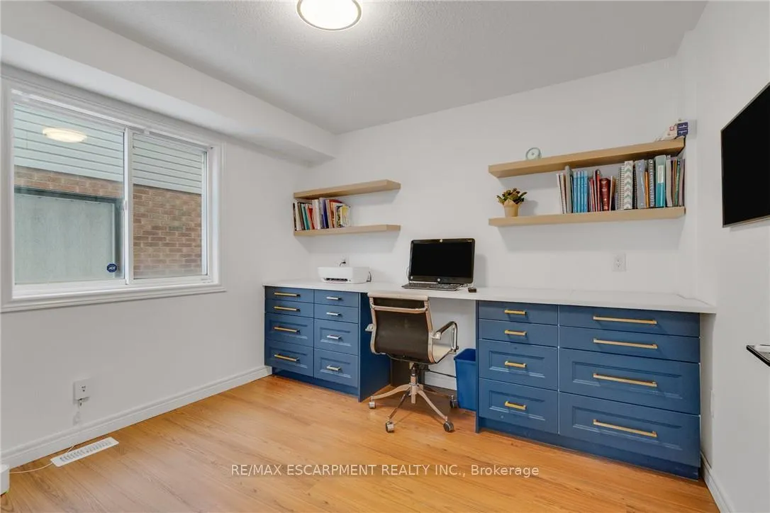 Photo 23 of 191 Hawkswood Trail, Hamilton, Carpenter — HOMEH
