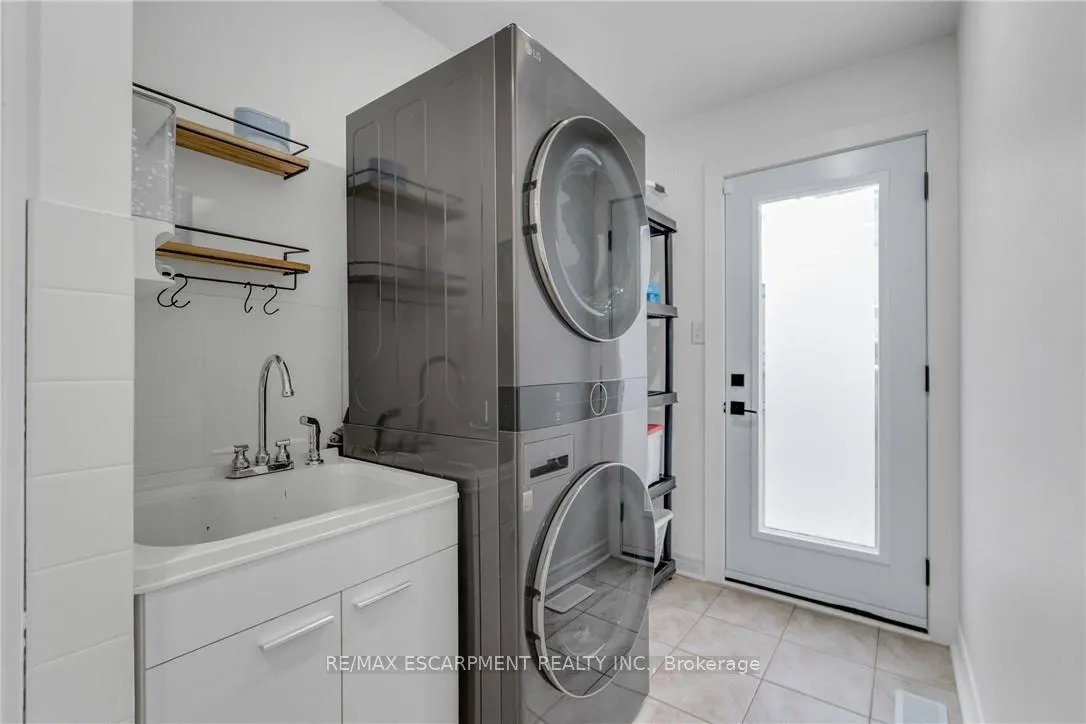 Photo 24 of 191 Hawkswood Trail, Hamilton, Carpenter — HOMEH