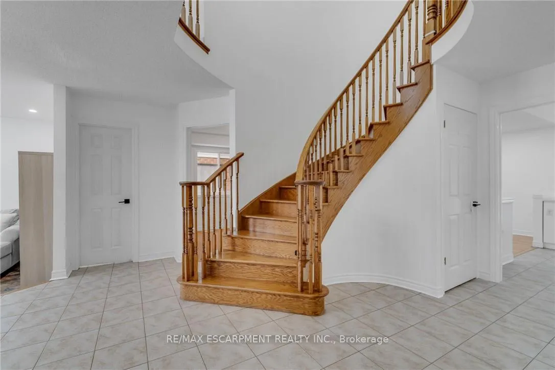 Photo 25 of 191 Hawkswood Trail, Hamilton, Carpenter — HOMEH