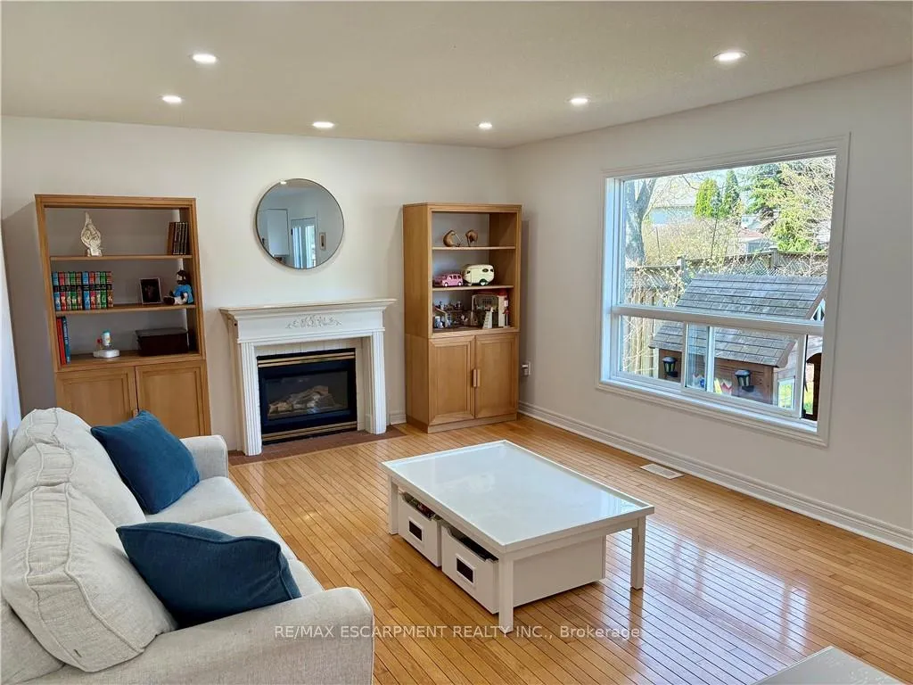 Photo 19 of 191 Hawkswood Trail, Hamilton, Carpenter — HOMEH