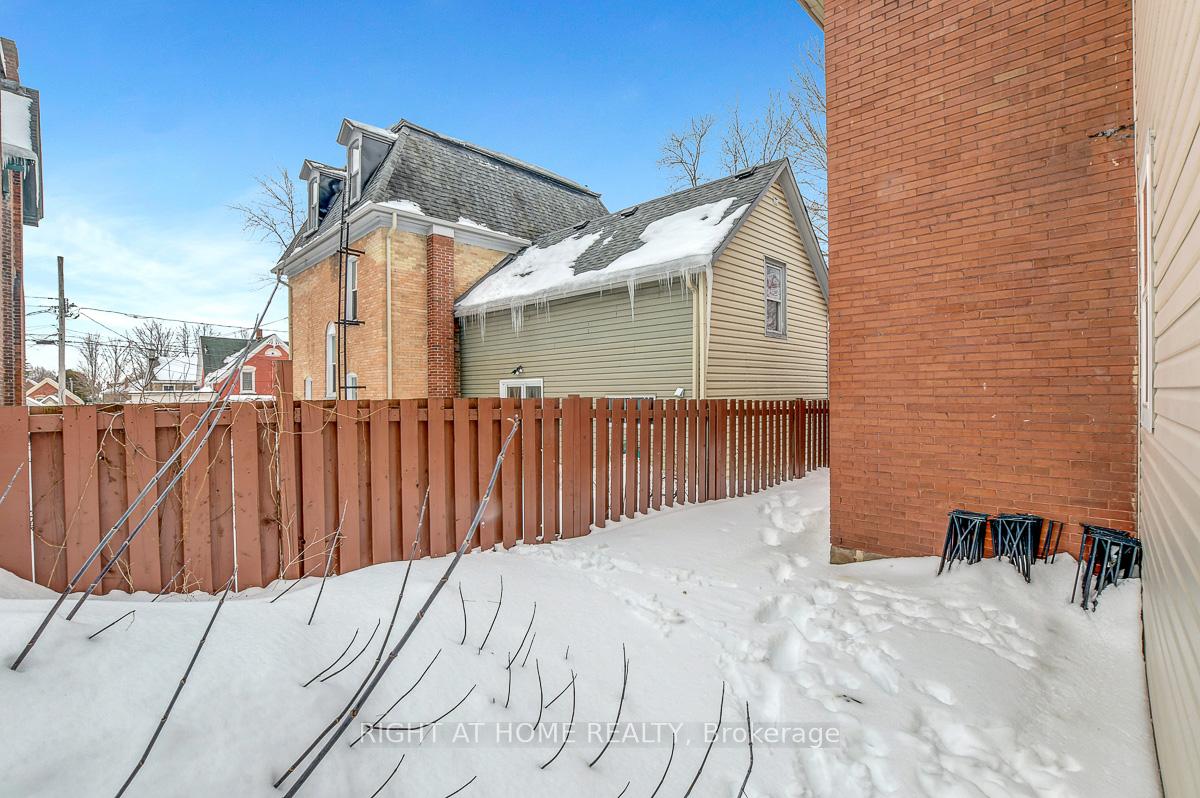Photo 36 of 35 George Street N, Smiths Falls — HOMEH