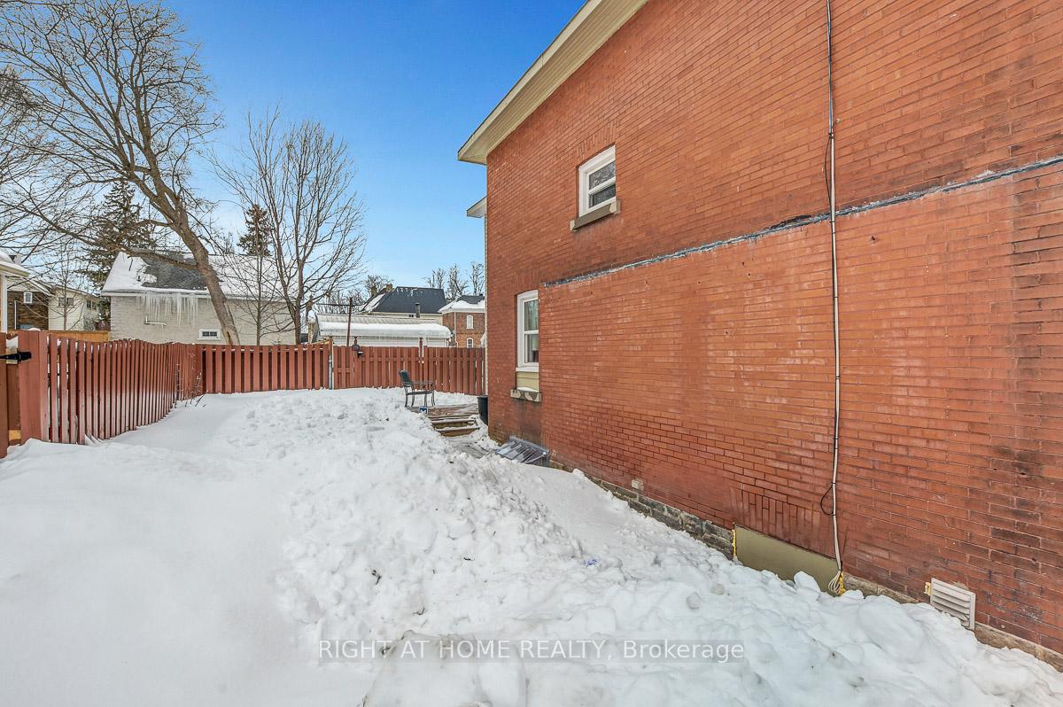Photo 37 of 35 George Street N, Smiths Falls — HOMEH