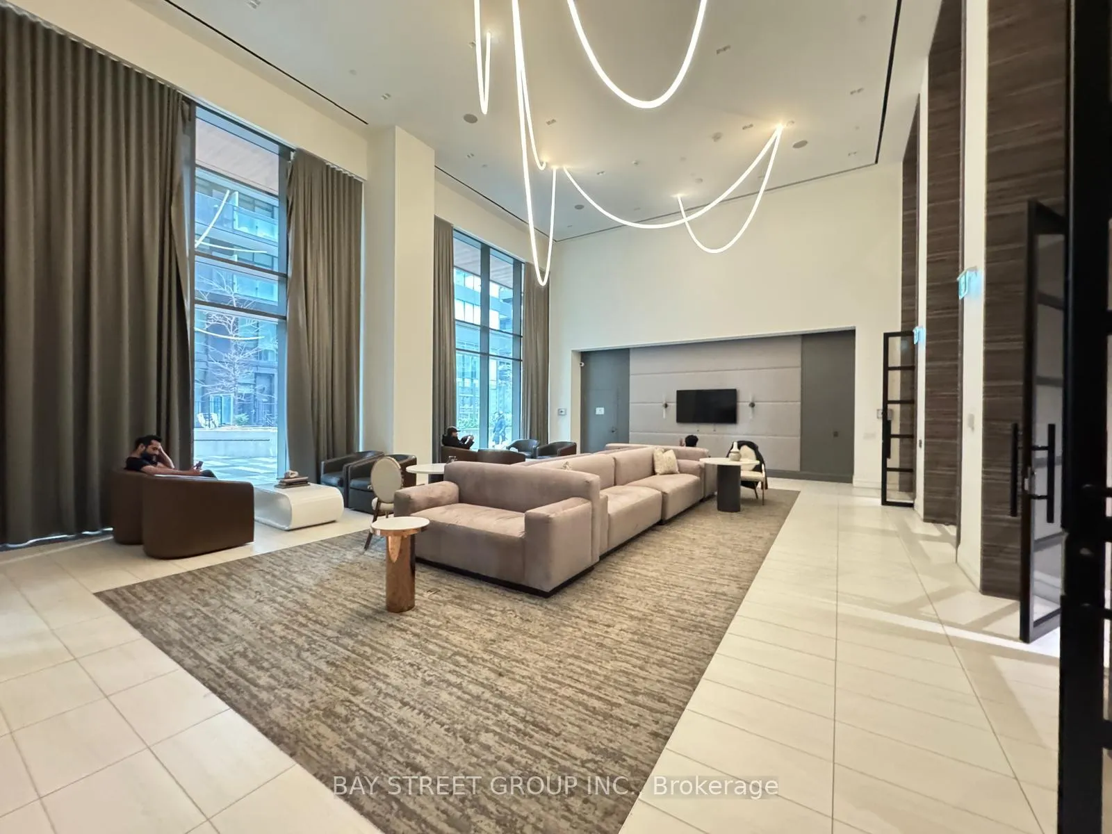 Photo 3 of Unit 904, 39 Roehampton Avenue, Toronto, Mount Pleasant West — HOMEH