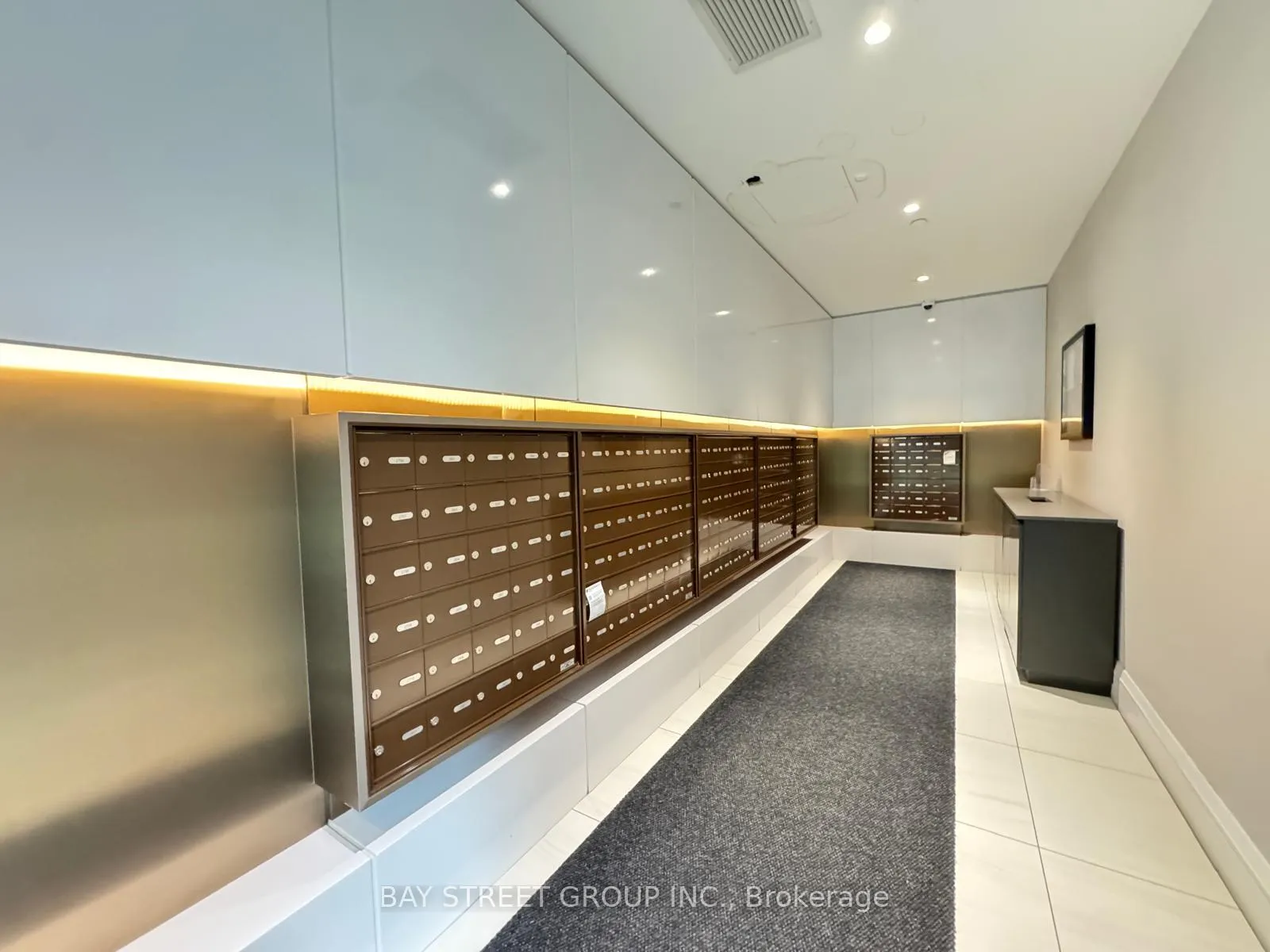 Photo 5 of Unit 904, 39 Roehampton Avenue, Toronto, Mount Pleasant West — HOMEH