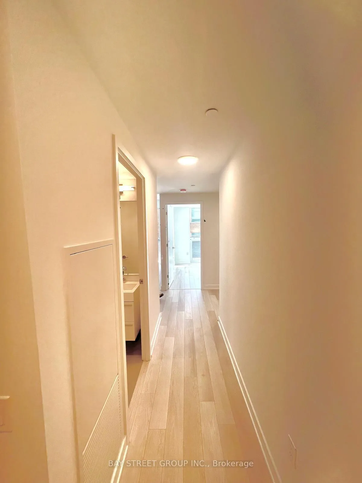 Photo 6 of Unit 904, 39 Roehampton Avenue, Toronto, Mount Pleasant West — HOMEH