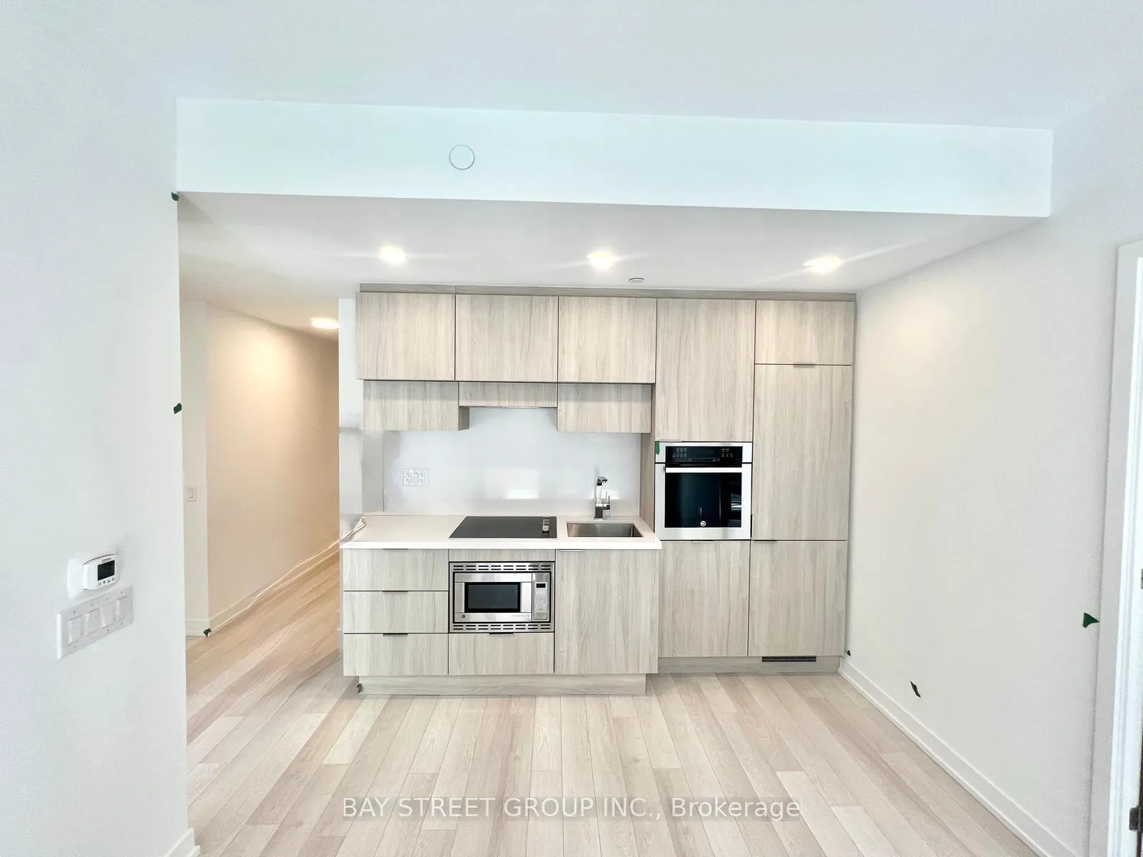 Photo 7 of Unit 904, 39 Roehampton Avenue, Toronto, Mount Pleasant West — HOMEH