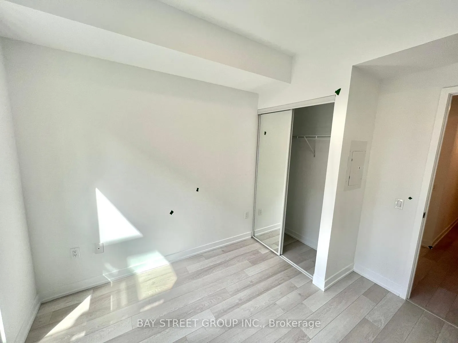 Photo 10 of Unit 904, 39 Roehampton Avenue, Toronto, Mount Pleasant West — HOMEH
