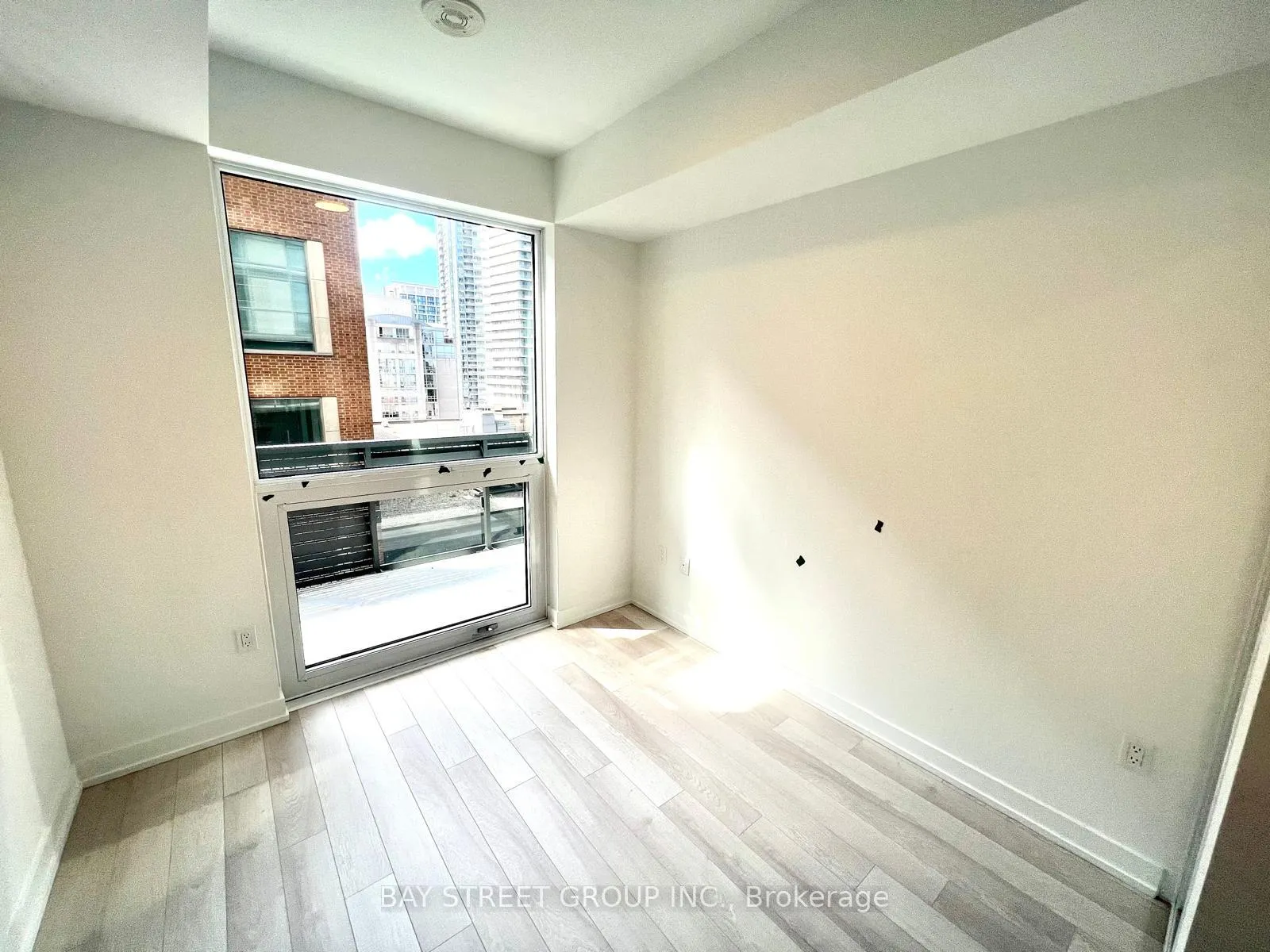 Photo 11 of Unit 904, 39 Roehampton Avenue, Toronto, Mount Pleasant West — HOMEH